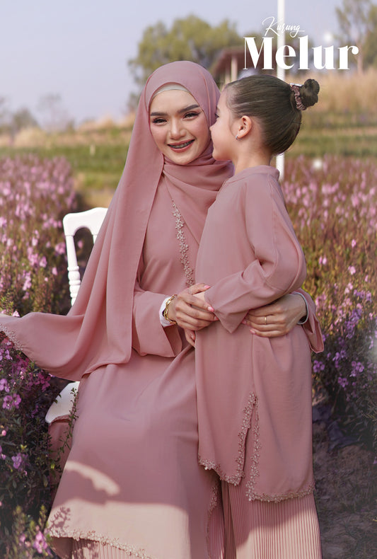 Shawl Melur in Rouge Pink