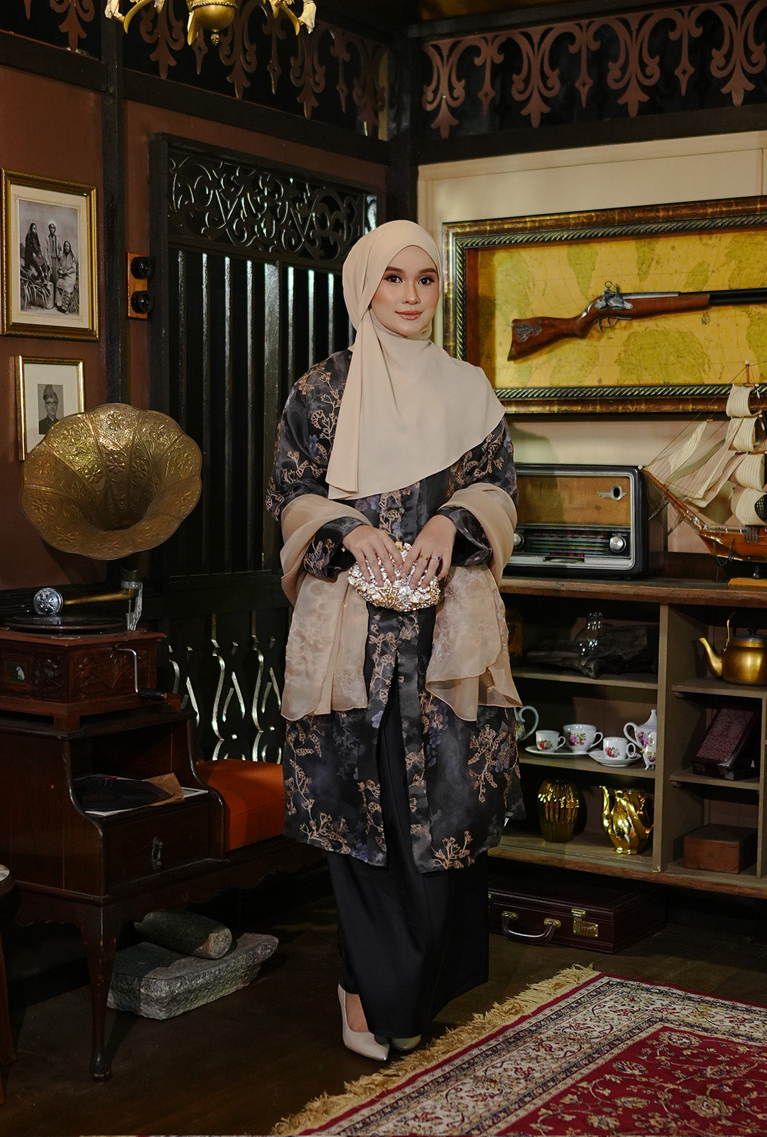 Kebarung Kesuma 2.0 in Black