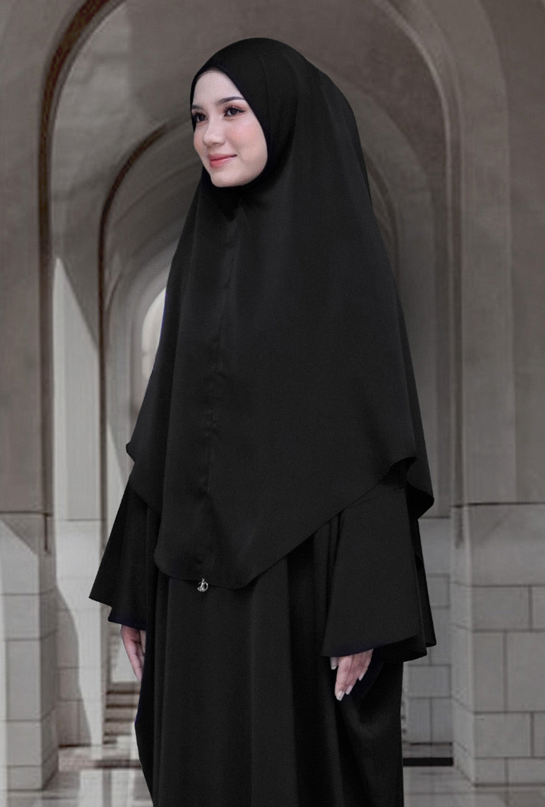 Khimar Khadeeja in Pure Black