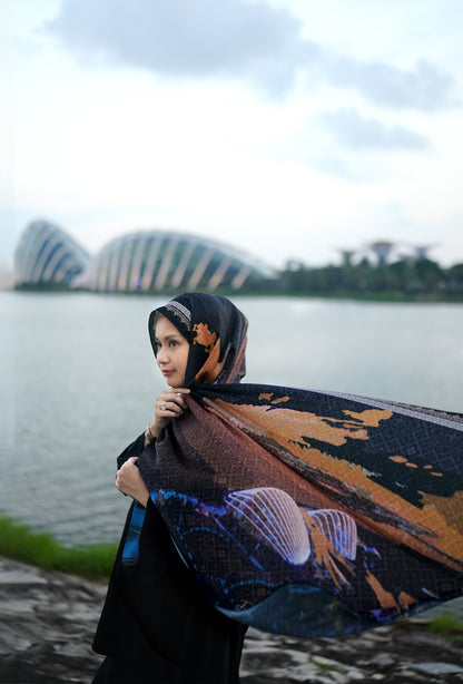 Cahaya Marina in Black