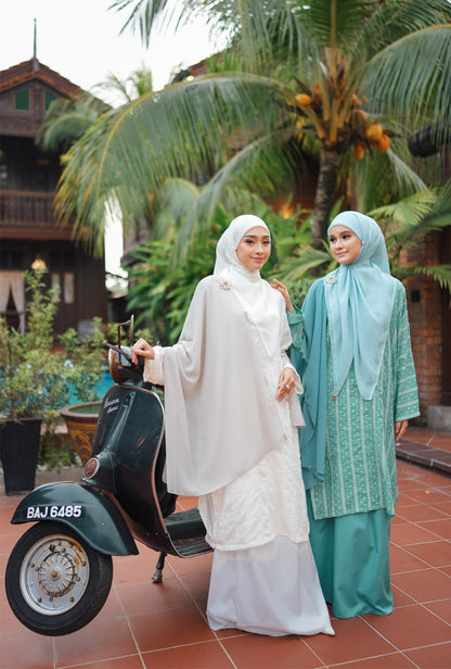 Kurung Melur Embroidery in Teal Green