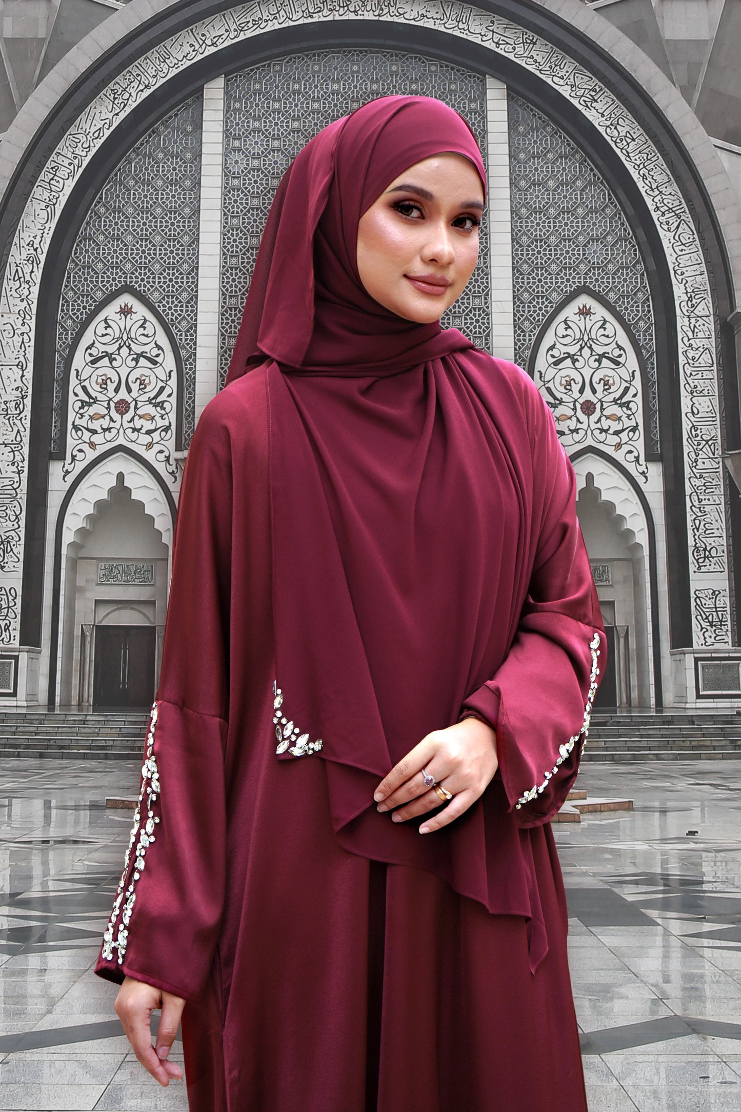 [PRE ORDER EARLY FEB] Qameela in Maroon