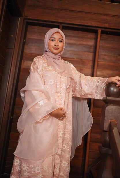 Kebarung Kesuma in Peachy Pink [Pre - Order -15 March]