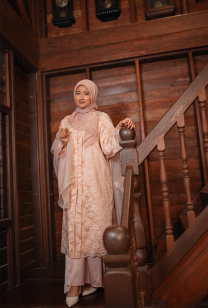 Kebarung Kesuma in Peachy Pink [Pre - Order -15 March]