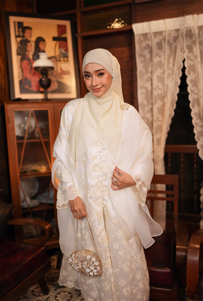 Kebarung Kesuma in White [Pre - Order -15 March]