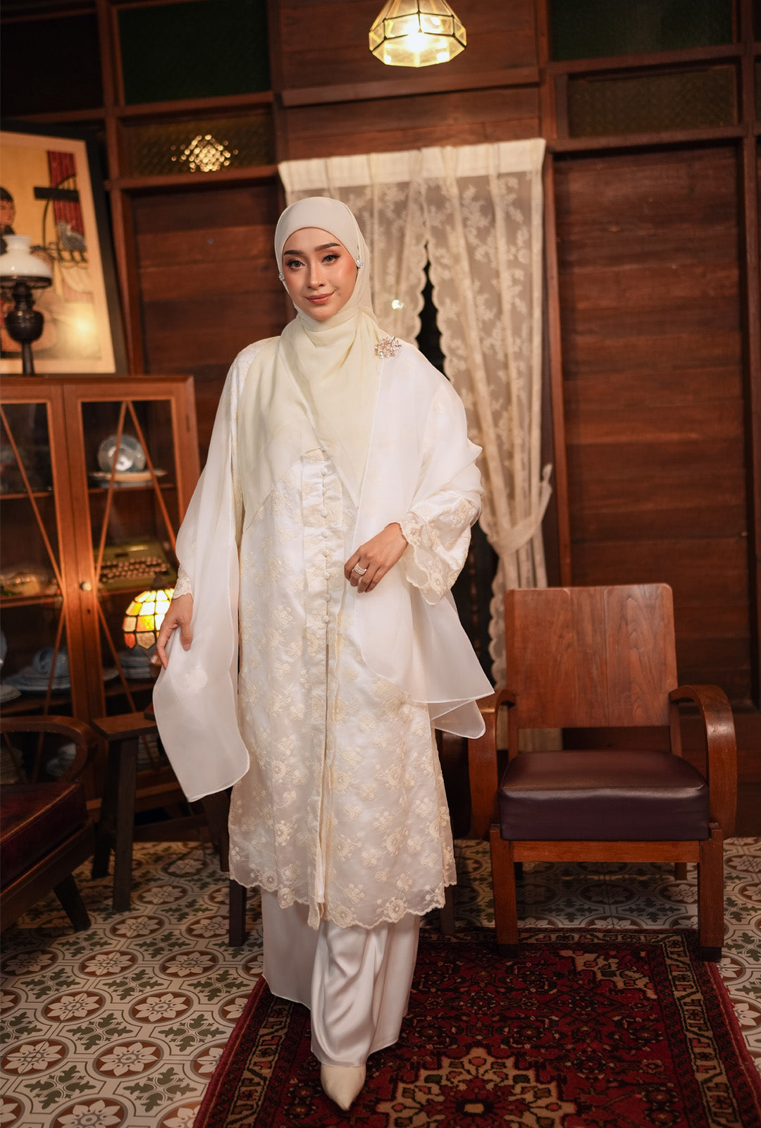 Kebarung Kesuma in White [Pre - Order -15 March]