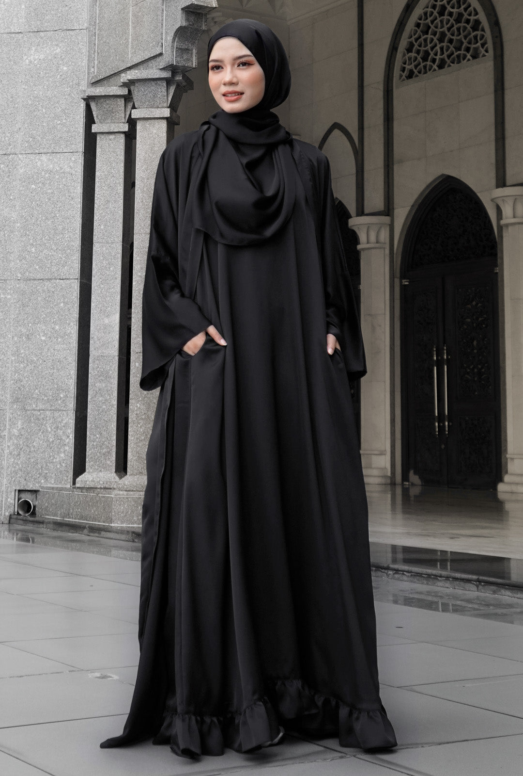 Abaya Inaya in Black Beauty