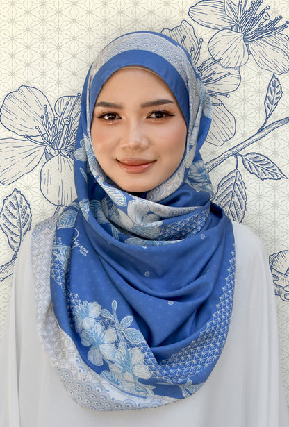 Sakura Lush (snood) in Royal Blue