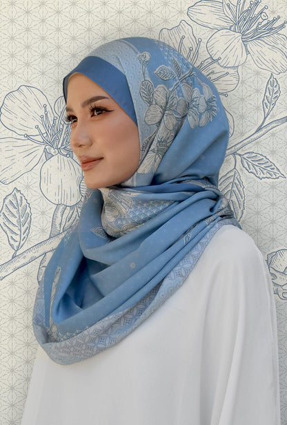 Sakura Lush (snood) in Sea Blue