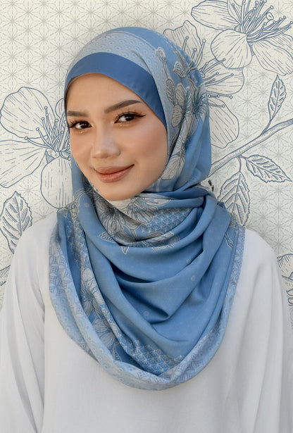 Sakura Lush (snood) in Sea Blue