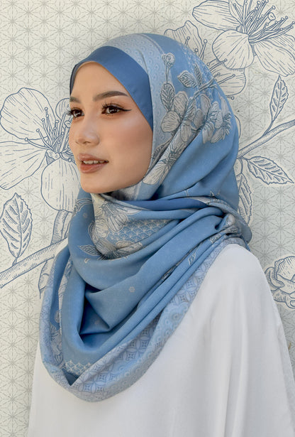 Sakura Lush (snood) in Sea Blue