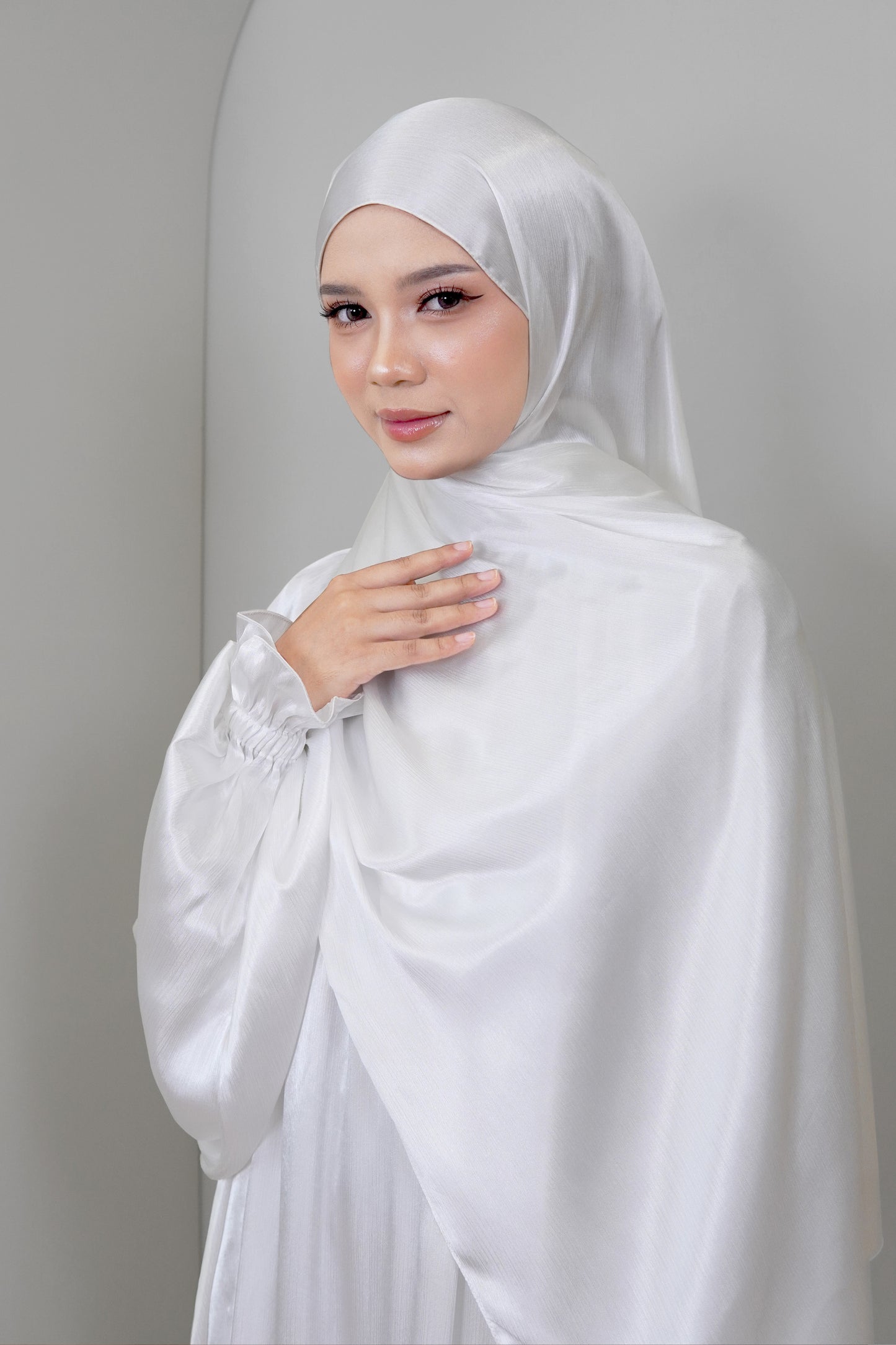 Abaya Ariana in White