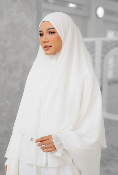 Sumayya Set in White