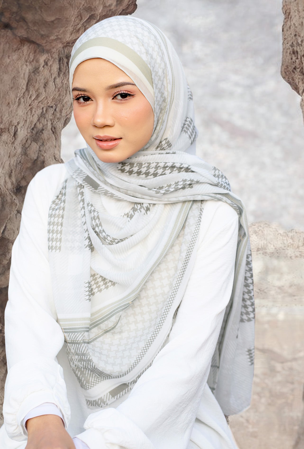 [NEW] Qadira Shawl in Moss Grey